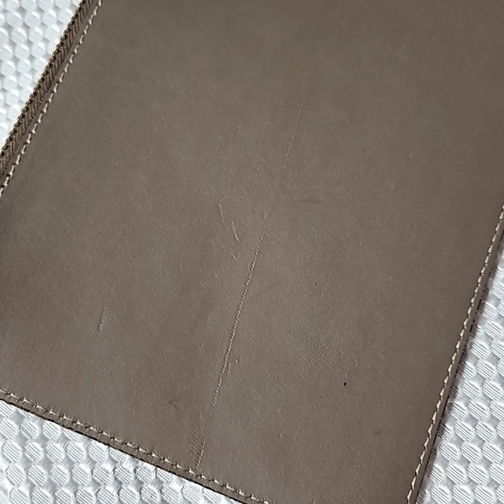 Alberta di Canio Zipper pouch /case in taupe - Picture 6 of 6